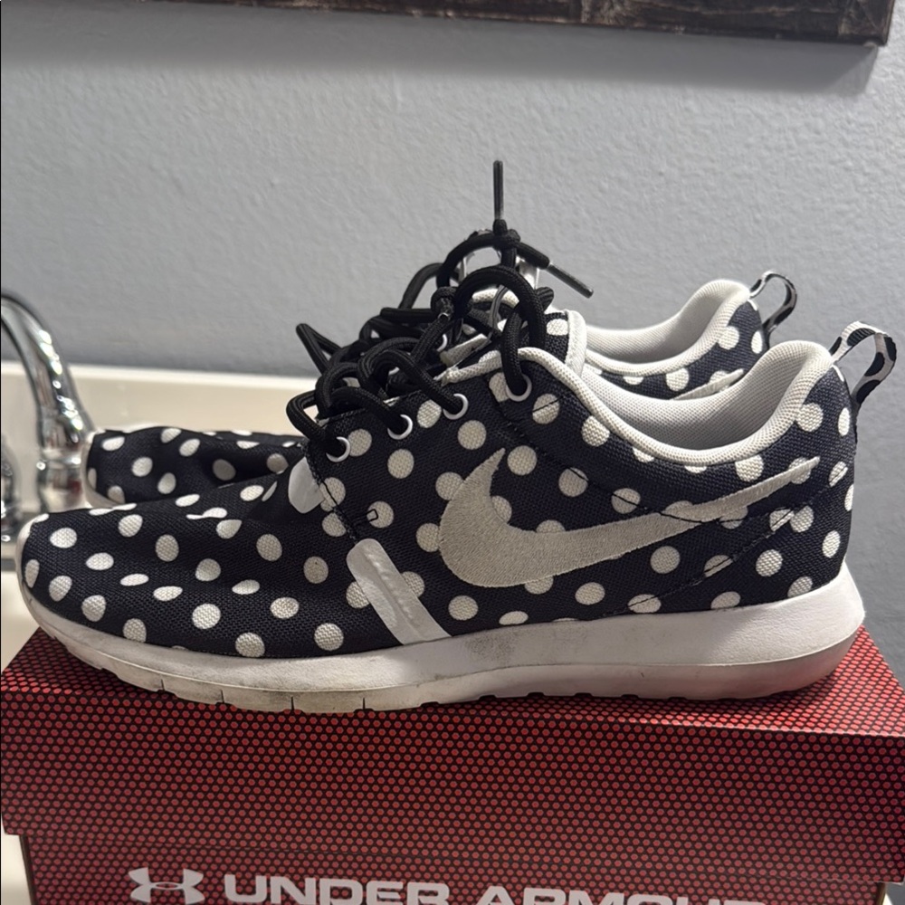 Nike Roshe Polka Dot Sneakers with Swoosh Logo